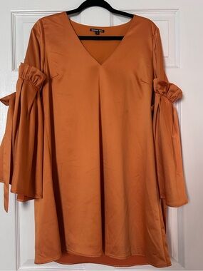 Gianni Bini | Dresses | Giani Bini Hazel Metallic Chiffon Vneck Long Sleeve  Cut Out Dress Evening Gown | Poshmark